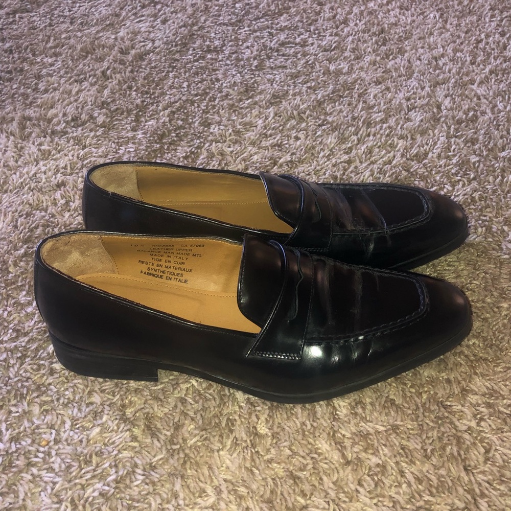 Sold * Men’s dress shoe